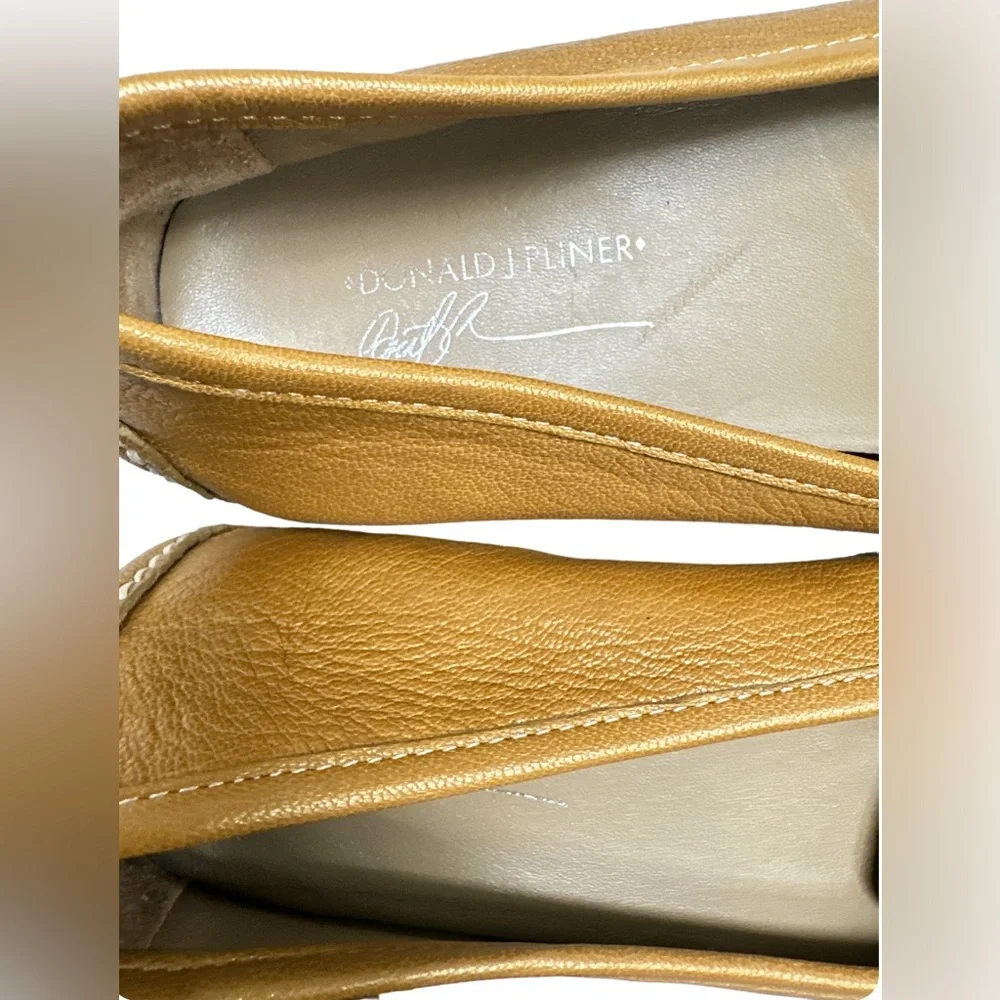 Donald J Pliner Viky Women’s ~Size 8M~ Mustard Color Loafers Flat Slip On Shoes